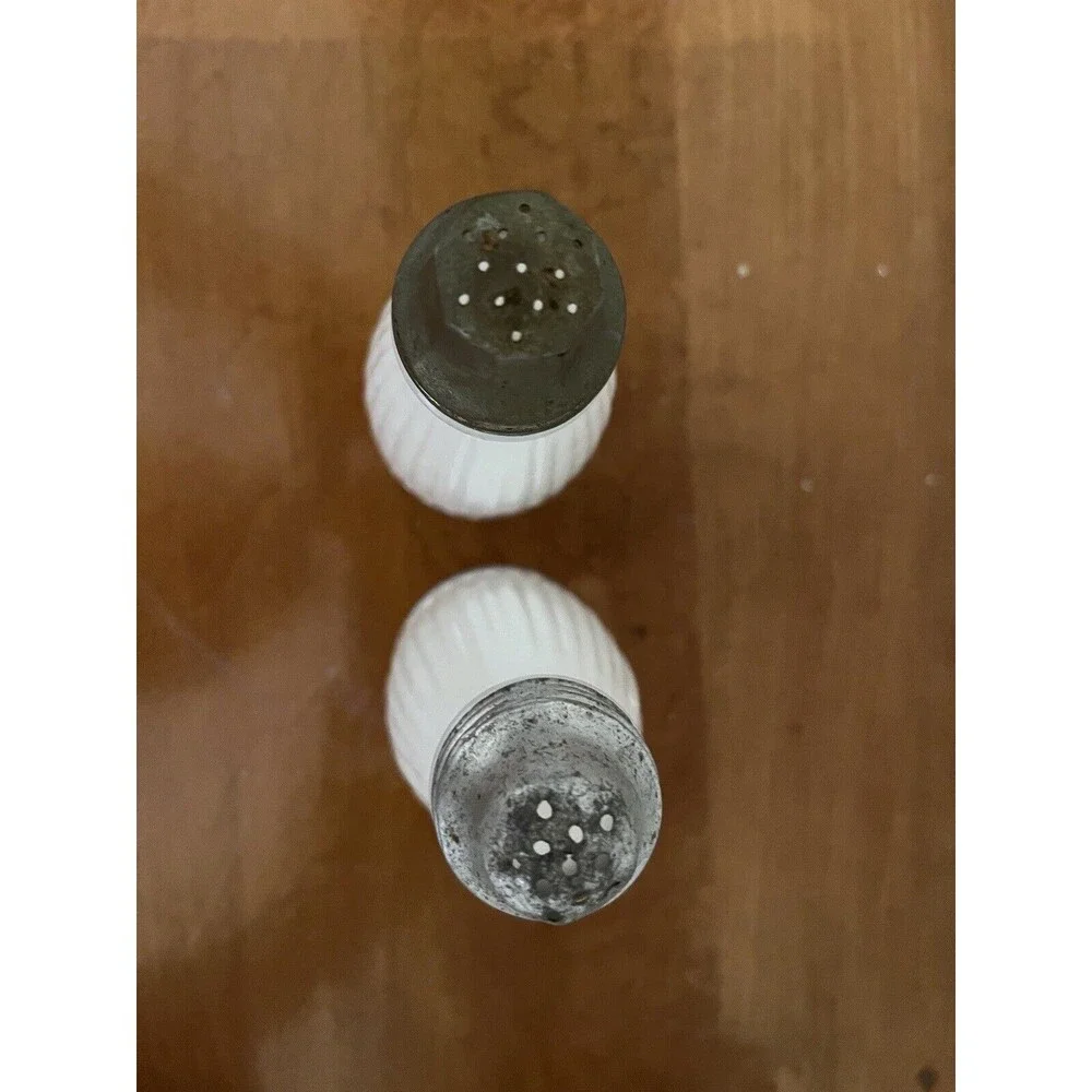 VTG Ribbed Milk Glass Cone Salt & Pepper Shakers set‎ 5 1/2' Metal Tops